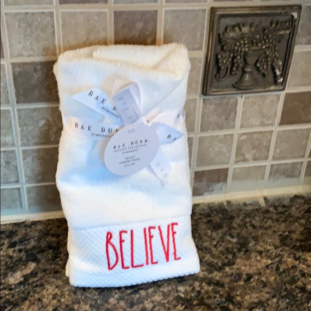 RAE DUNN Fingertip Towel Set